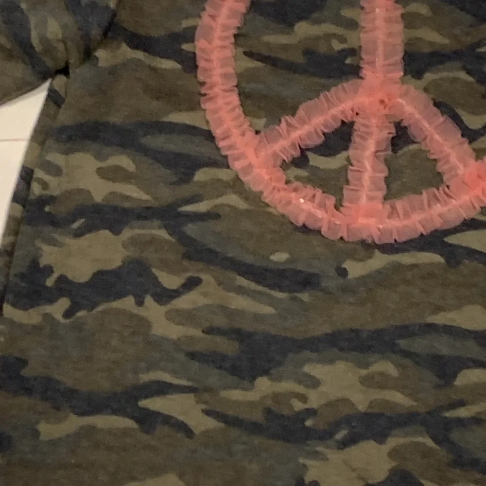 NWT ‘boutique’ Girls Miki Miette Camo Peace Sign Pullover / size 16